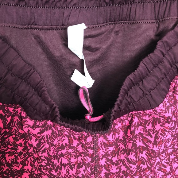 LULULEMON- Tracker Short III Bon Bon Bordeaux - Picture 12 of 13